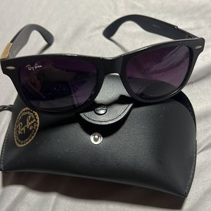 Selling ray ban sunglasses black with case
